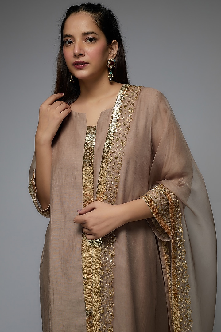 Grey Chanderi Silk & Organza Silk Embroidered Kurta Set by Sarang Kaur at Pernia's Pop Up Shop