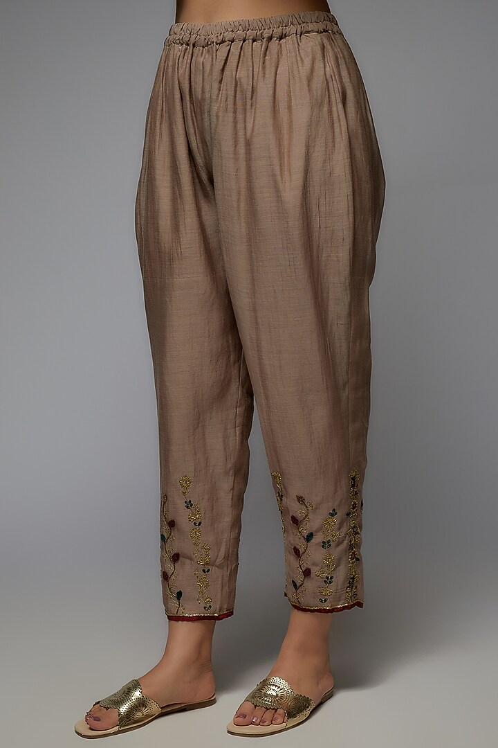 Grey Organza Silk Embroidered Kurta Set by Sarang Kaur at Pernia's Pop Up Shop