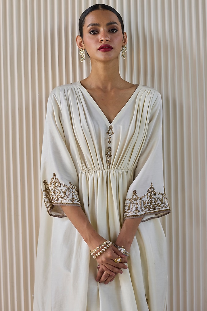 White Chanderi Silk Zardosi Hand Embroidered Kurta Set by Sarang Kaur at Pernia's Pop Up Shop
