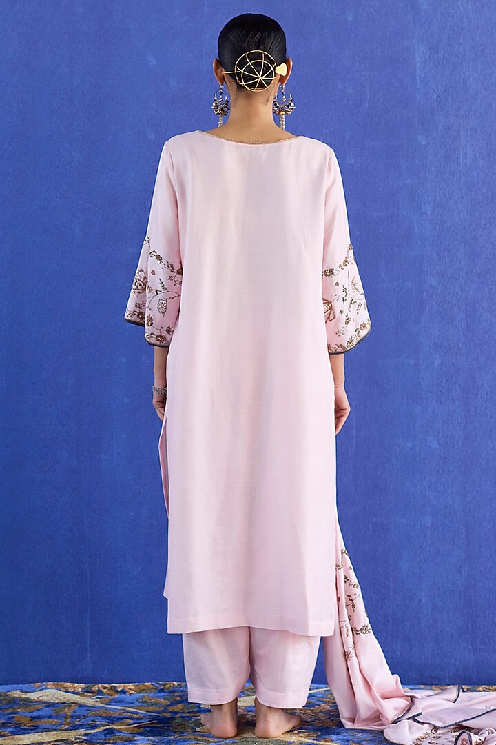 Pink Chanderi Silk Zardosi Hand Embroidered Kurta Set by Sarang Kaur at Pernia's Pop Up Shop