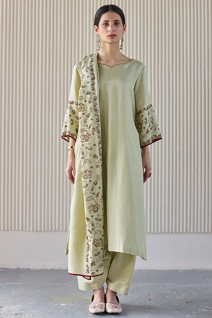 Green Chanderi Silk Zardosi Hand Embroidered Kurta Set by Sarang Kaur at Pernia's Pop Up Shop