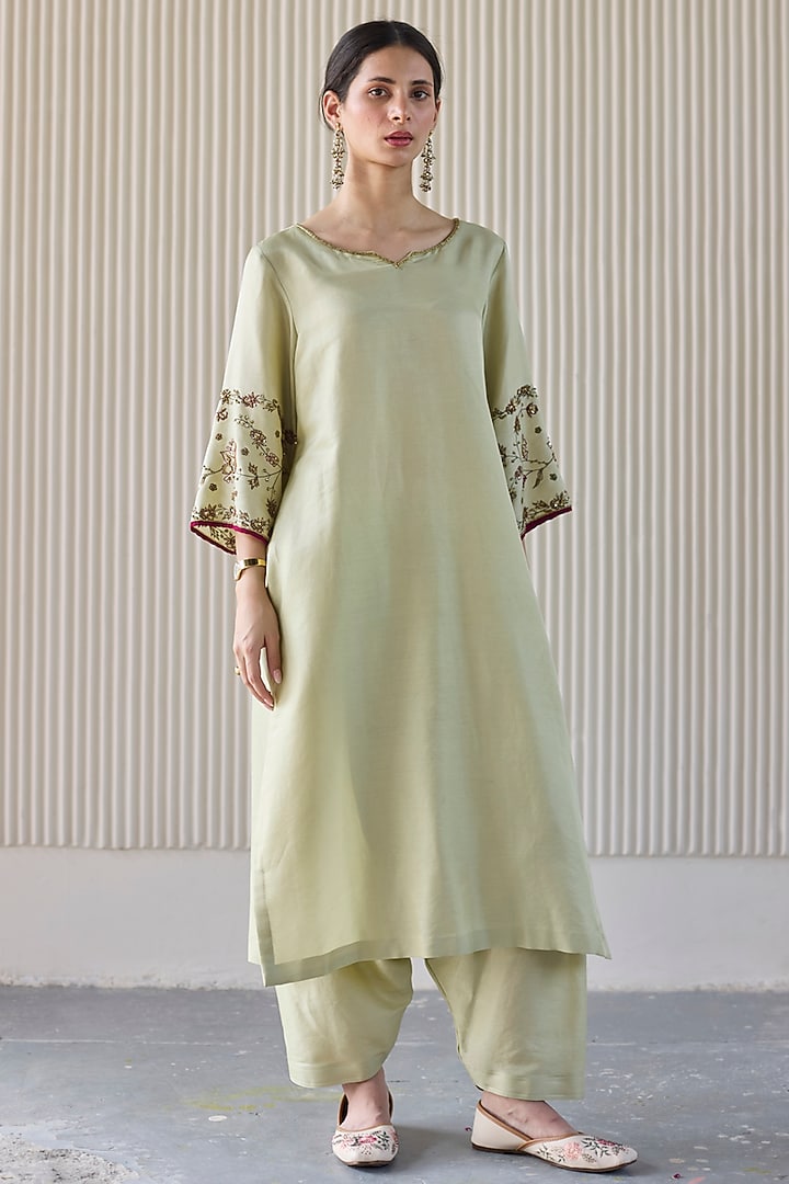 Green Chanderi Silk Zardosi Hand Embroidered Kurta Set by Sarang Kaur at Pernia's Pop Up Shop