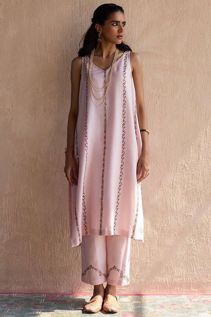 Pink Chanderi Silk Zardosi Hand Embroidered Kurta Set by Sarang Kaur at Pernia's Pop Up Shop