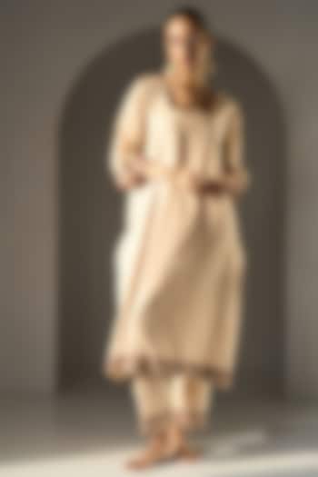 Cream Chanderi Silk Hand Embroidered Kurta Set by Sarang Kaur at Pernia's Pop Up Shop