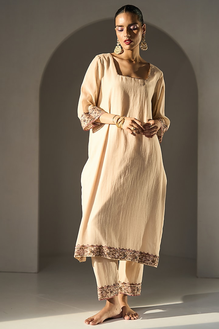 Cream Chanderi Silk Hand Embroidered Kurta Set by Sarang Kaur at Pernia's Pop Up Shop