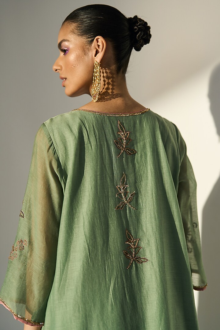 Green Chanderi Silk Hand Embroidered Kurta Set by Sarang Kaur at Pernia's Pop Up Shop