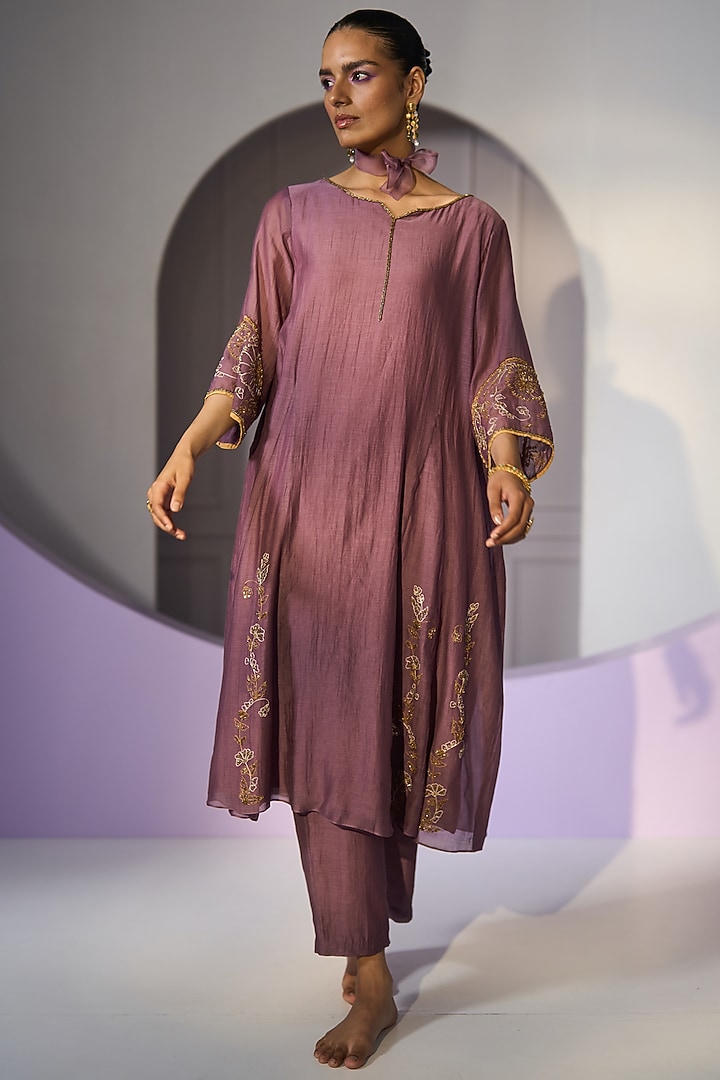Purple Chanderi Silk Hand Embroidered Kurta Set by Sarang Kaur at Pernia's Pop Up Shop