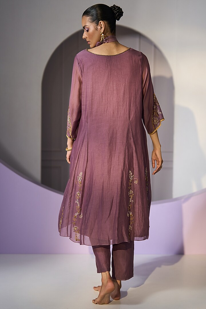Purple Chanderi Silk Hand Embroidered Kurta Set by Sarang Kaur at Pernia's Pop Up Shop