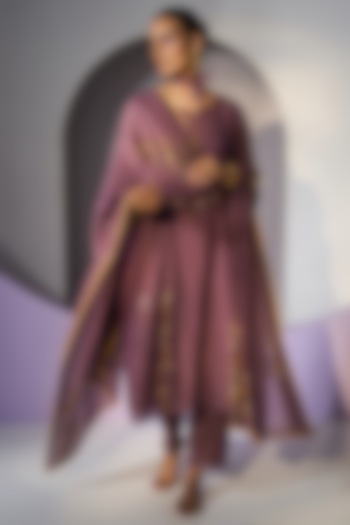 Purple Chanderi Silk Hand Embroidered Dupatta by Sarang Kaur at Pernia's Pop Up Shop