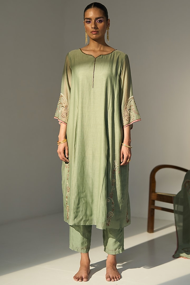 Green Chanderi Silk Hand Embroidered Kurta Set by Sarang Kaur at Pernia's Pop Up Shop