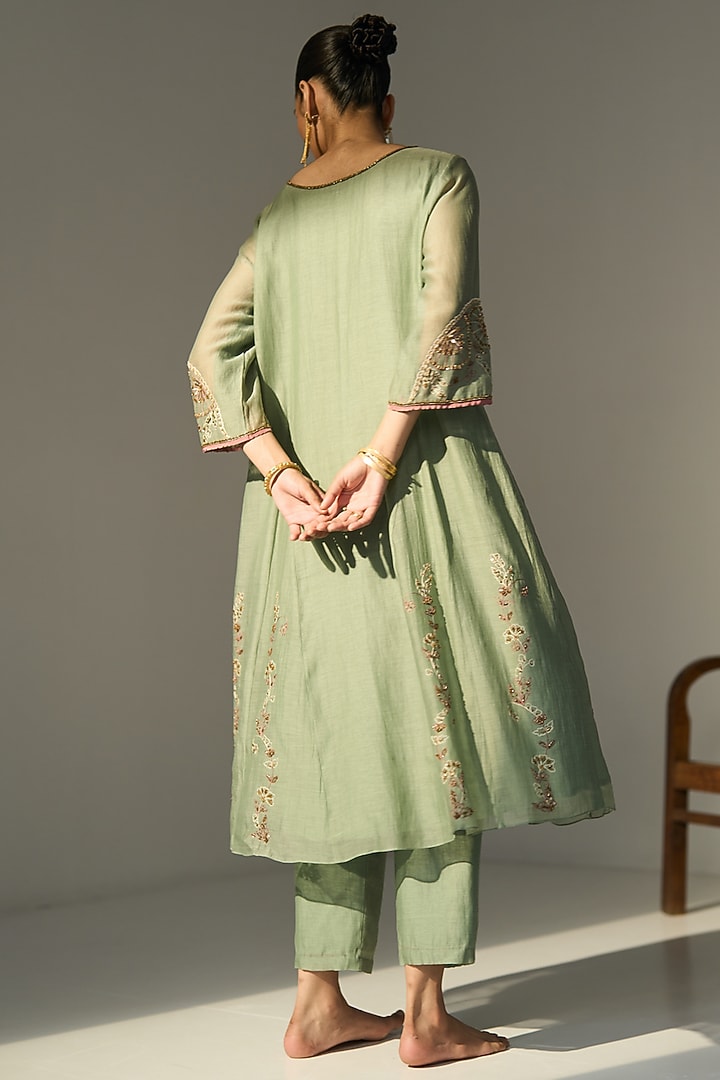 Green Chanderi Silk Hand Embroidered Kurta Set by Sarang Kaur at Pernia's Pop Up Shop