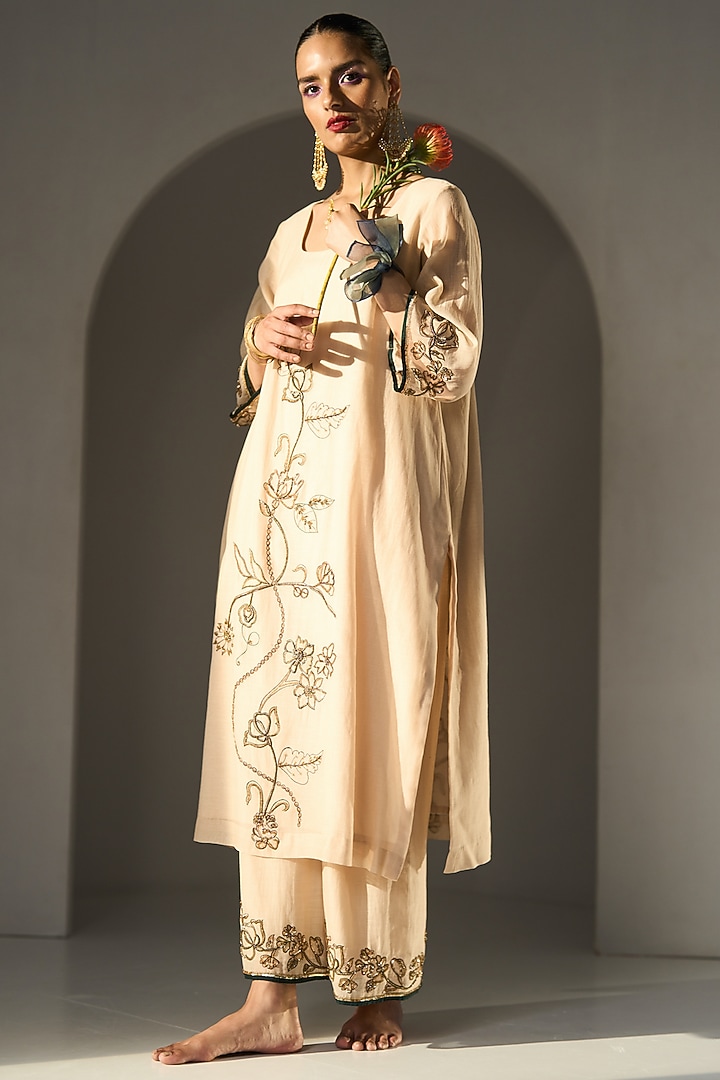 Cream Chanderi Silk Hand Embroidered Kurta Set by Sarang Kaur at Pernia's Pop Up Shop