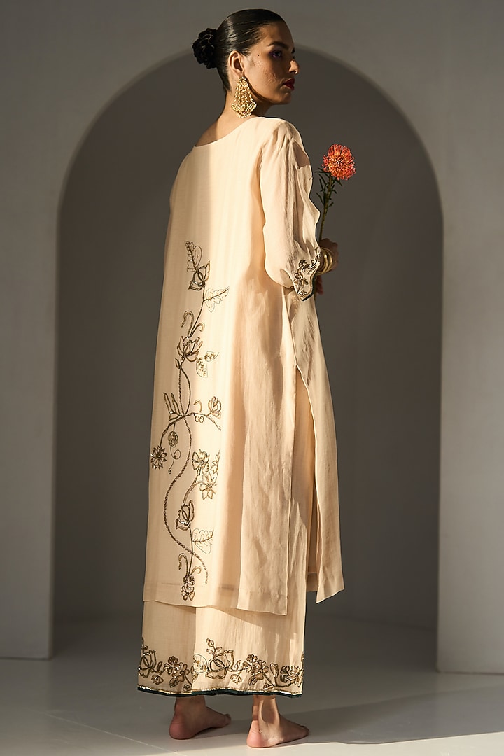 Cream Chanderi Silk Hand Embroidered Kurta Set by Sarang Kaur at Pernia's Pop Up Shop