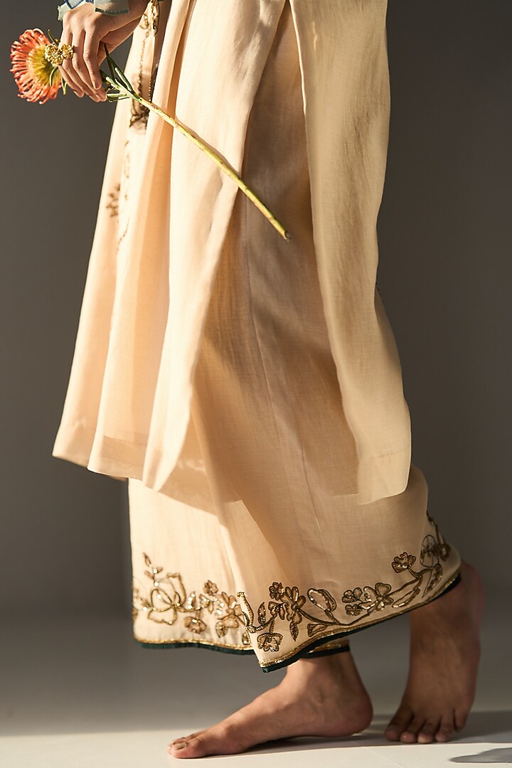 Cream Chanderi Silk Hand Embroidered Kurta Set by Sarang Kaur at Pernia's Pop Up Shop