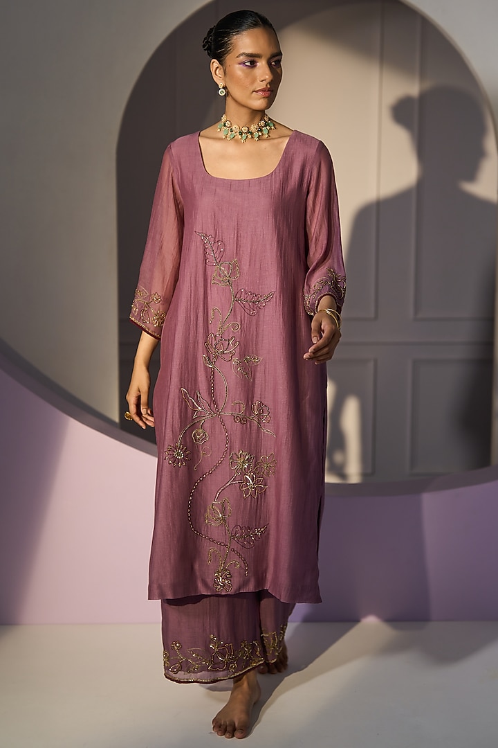 Purple Chanderi Silk Hand Embroidered Kurta Set by Sarang Kaur at Pernia's Pop Up Shop