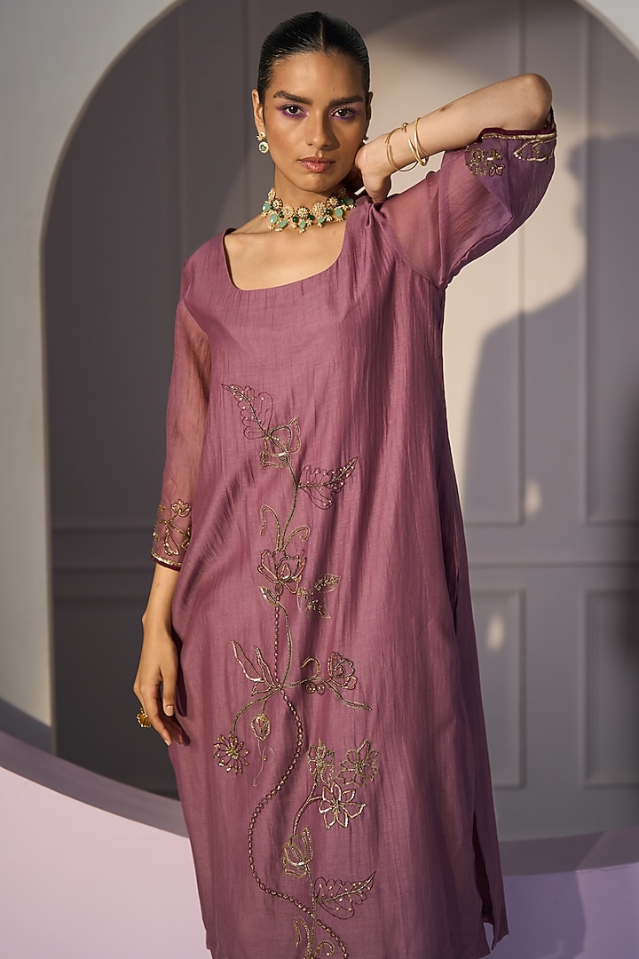 Purple Chanderi Silk Hand Embroidered Kurta Set by Sarang Kaur at Pernia's Pop Up Shop