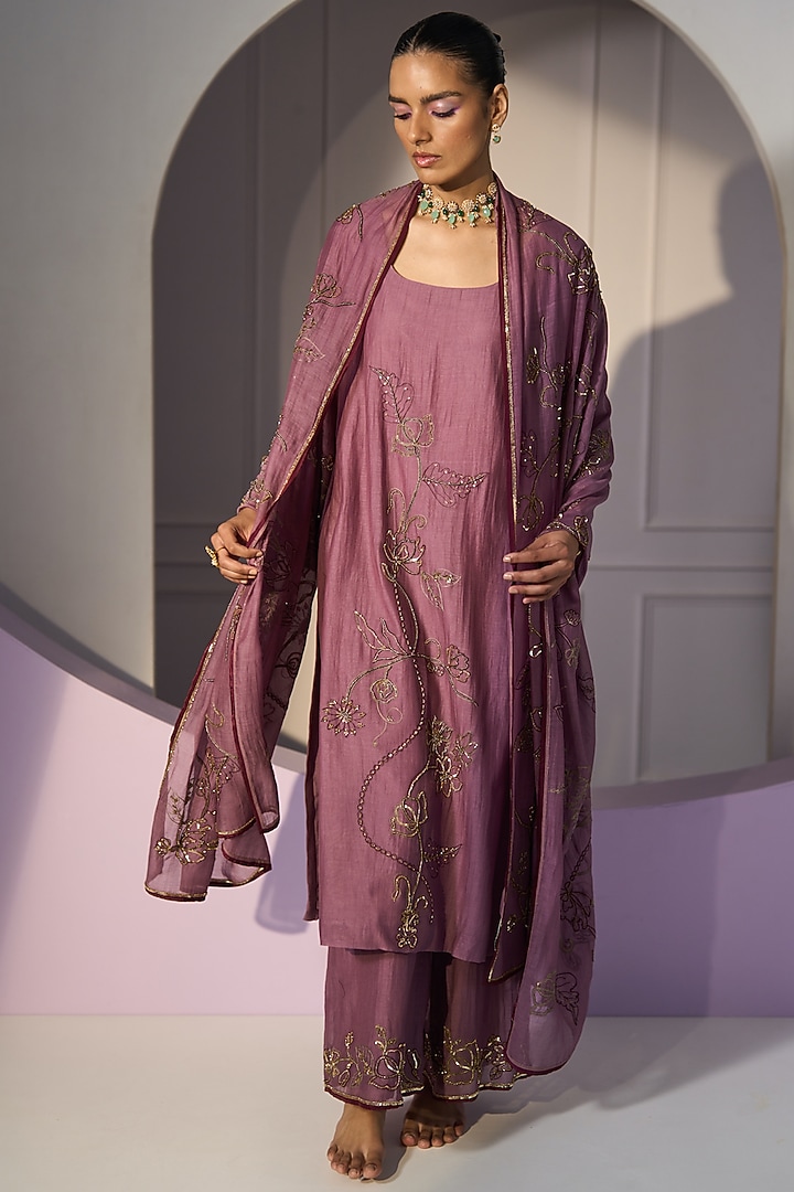 Purple Chanderi Silk Hand Embroidered Dupatta by Sarang Kaur at Pernia's Pop Up Shop