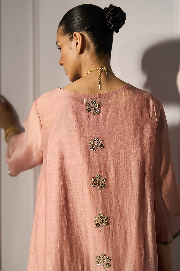 Pink Chanderi Silk Hand Embroidered Kurta Set by Sarang Kaur at Pernia's Pop Up Shop