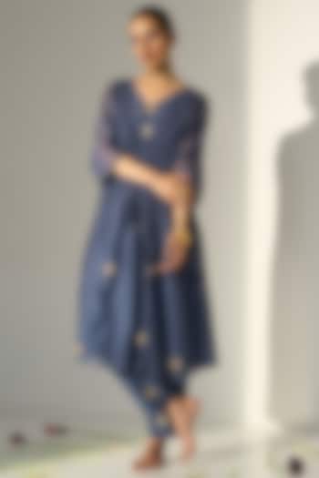 Blue Chanderi Silk Hand Embroidered Kurta Set by Sarang Kaur at Pernia's Pop Up Shop