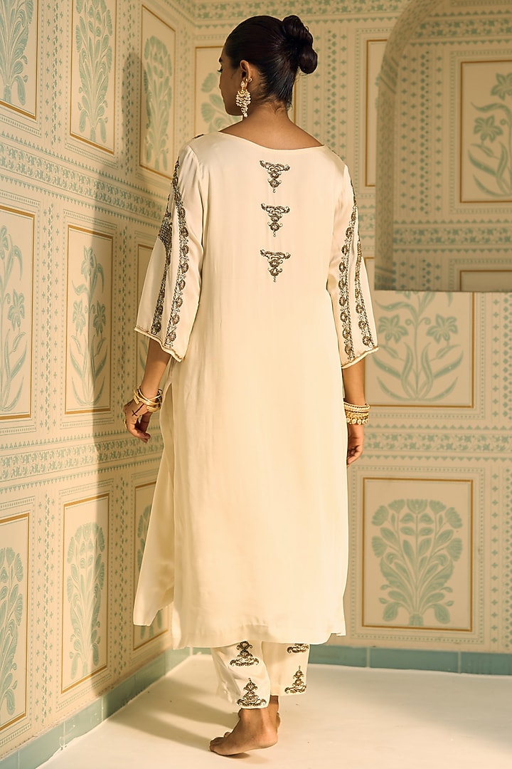 White Satin Georgette Hand Embroidered Kurta Set by Sarang Kaur at Pernia's Pop Up Shop