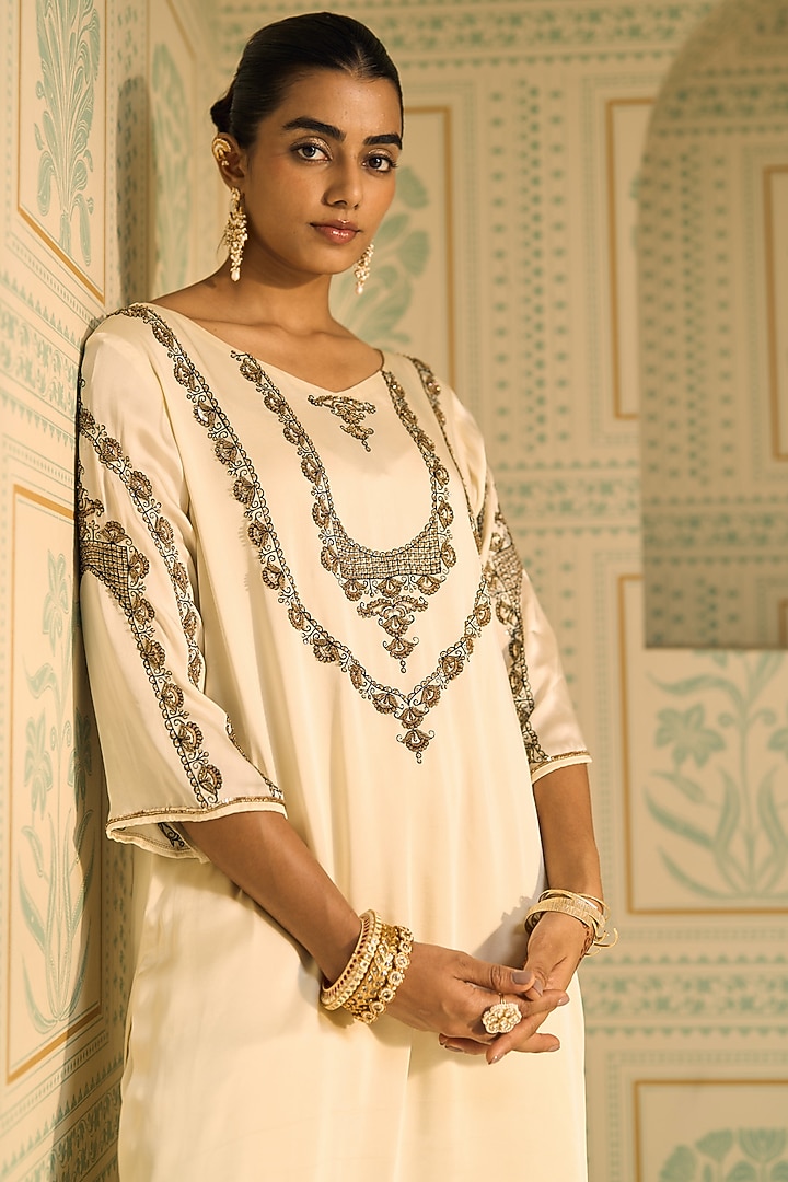 White Satin Georgette Hand Embroidered Kurta Set by Sarang Kaur at Pernia's Pop Up Shop