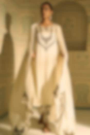 White Satin Georgette Hand Embroidered Dupatta by Sarang Kaur at Pernia's Pop Up Shop