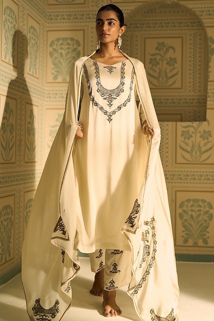 White Satin Georgette Hand Embroidered Dupatta by Sarang Kaur at Pernia's Pop Up Shop