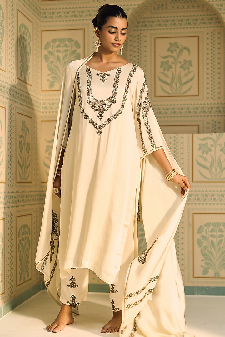 White Satin Georgette Hand Embroidered Dupatta by Sarang Kaur at Pernia's Pop Up Shop