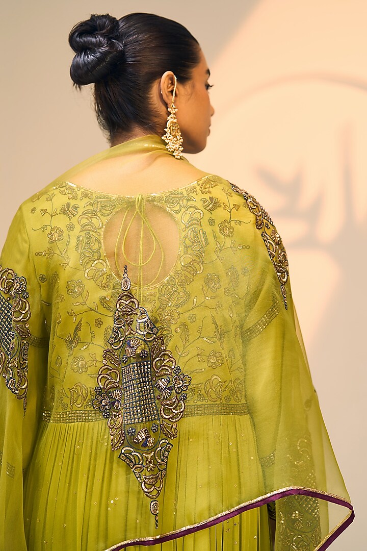 Green Organza Silk Hand Embroidered Dupatta by Sarang Kaur at Pernia's Pop Up Shop