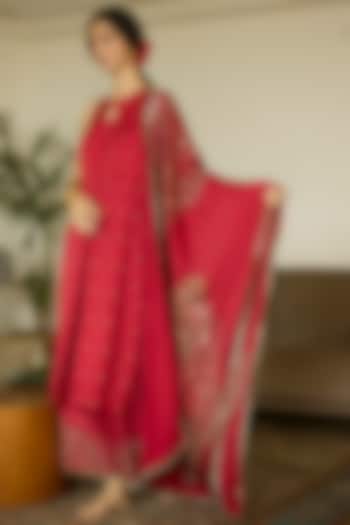 Red Satin Georgette Hand Embroidered Dupatta by Sarang Kaur at Pernia's Pop Up Shop