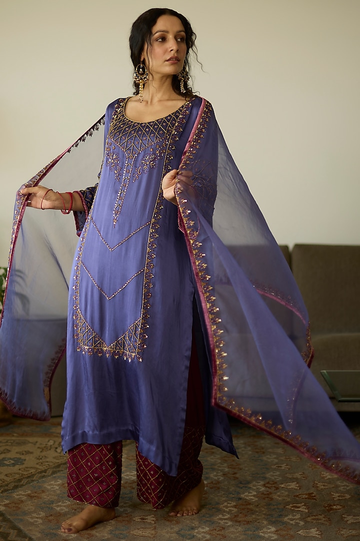Purple Satin Georgette Hand Embroidered Dupatta by Sarang Kaur at Pernia's Pop Up Shop
