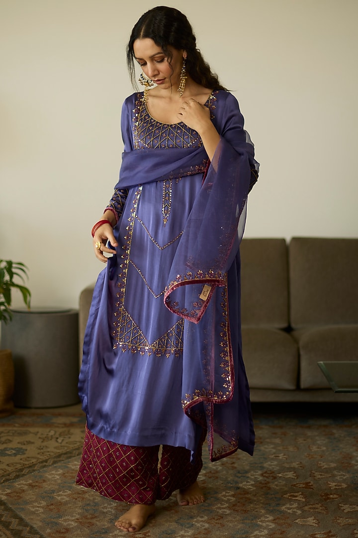 Purple Satin Georgette Hand Embroidered Dupatta by Sarang Kaur at Pernia's Pop Up Shop