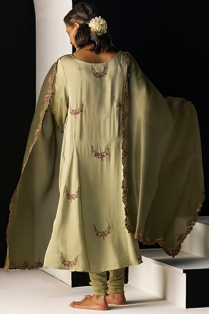 Green Satin Silk Hand Embroidered Kurta Set by Sarang Kaur at Pernia's Pop Up Shop