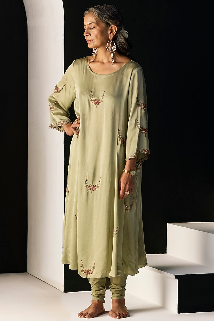 Green Satin Silk Hand Embroidered Kurta Set by Sarang Kaur at Pernia's Pop Up Shop