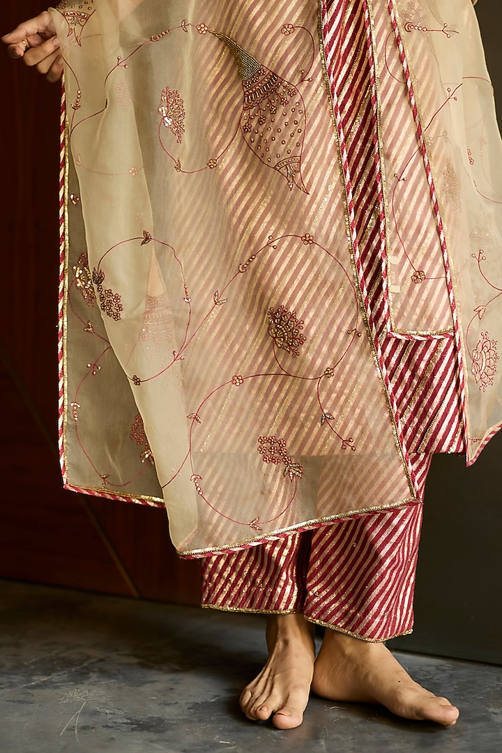 Red & Peach Banarasi Chanderi Embroidered Kurta Set by Sarang Kaur at Pernia's Pop Up Shop