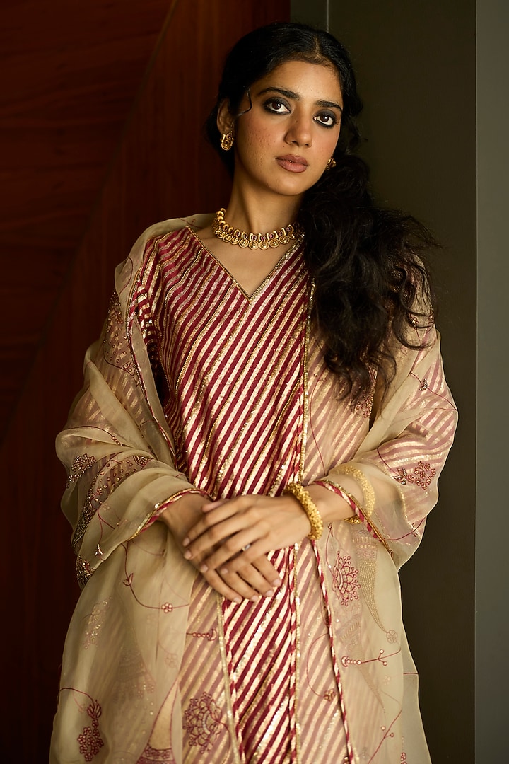 Red & Peach Banarasi Chanderi Embroidered Kurta Set by Sarang Kaur at Pernia's Pop Up Shop