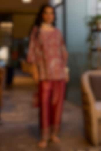 Red Tissue Silk Hand Embroidered Kurta Set by Sarang Kaur at Pernia's Pop Up Shop