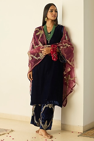 Blue Velvet Hand Embroidered Kurta Set by Sarang Kaur