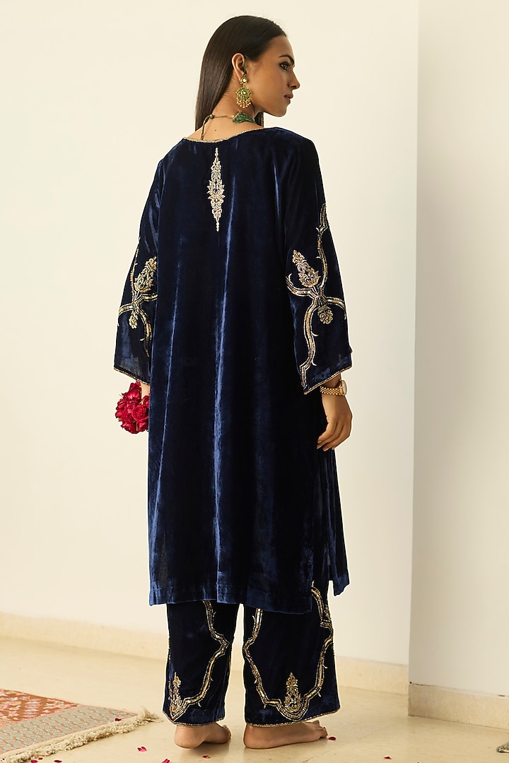Blue Velvet Hand Embroidered Kurta Set by Sarang Kaur at Pernia's Pop Up Shop