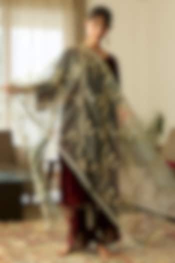 Red Velvet Hand Embroidered Kurta Set by Sarang Kaur at Pernia's Pop Up Shop