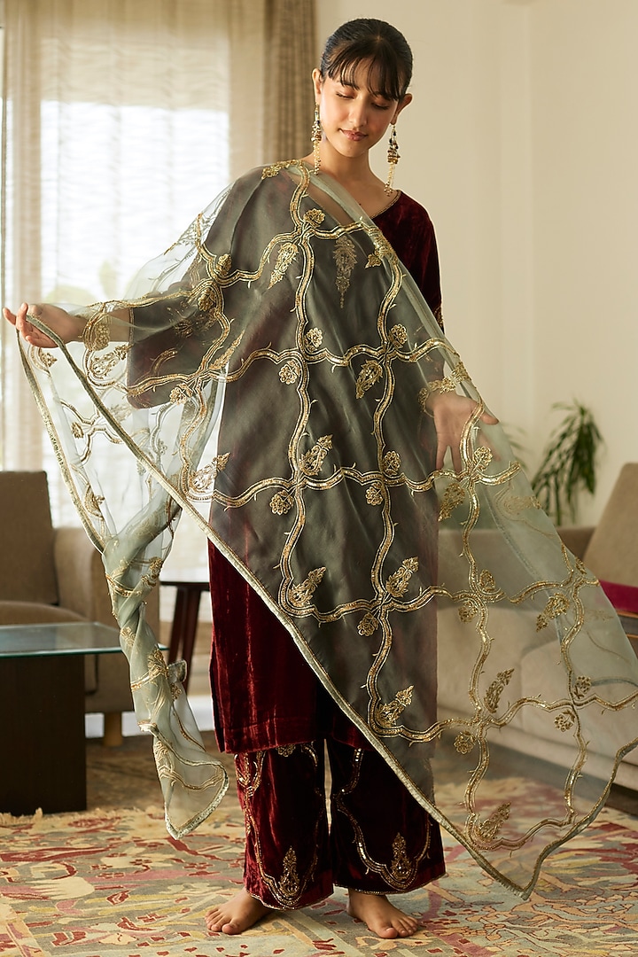 Red Velvet Hand Embroidered Kurta Set by Sarang Kaur at Pernia's Pop Up Shop