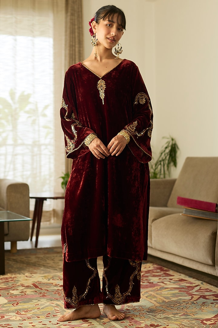 Red Velvet Hand Embroidered Kurta Set by Sarang Kaur at Pernia's Pop Up Shop