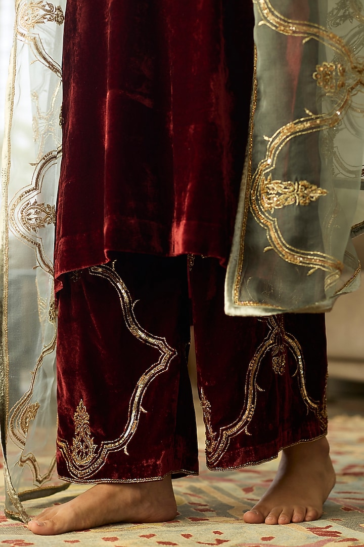 Red Velvet Hand Embroidered Kurta Set by Sarang Kaur at Pernia's Pop Up Shop