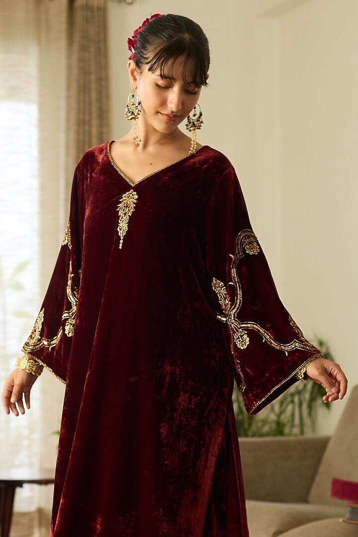 Red Velvet Hand Embroidered Kurta Set by Sarang Kaur at Pernia's Pop Up Shop