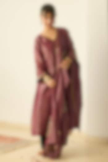 Purple Tissue Silk Hand Embroidered Kurta Set by Sarang Kaur at Pernia's Pop Up Shop