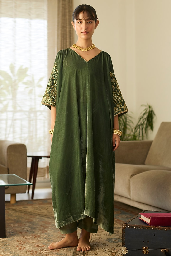 Green Velvet Hand Embroidered Kaftan Set by Sarang Kaur at Pernia's Pop Up Shop