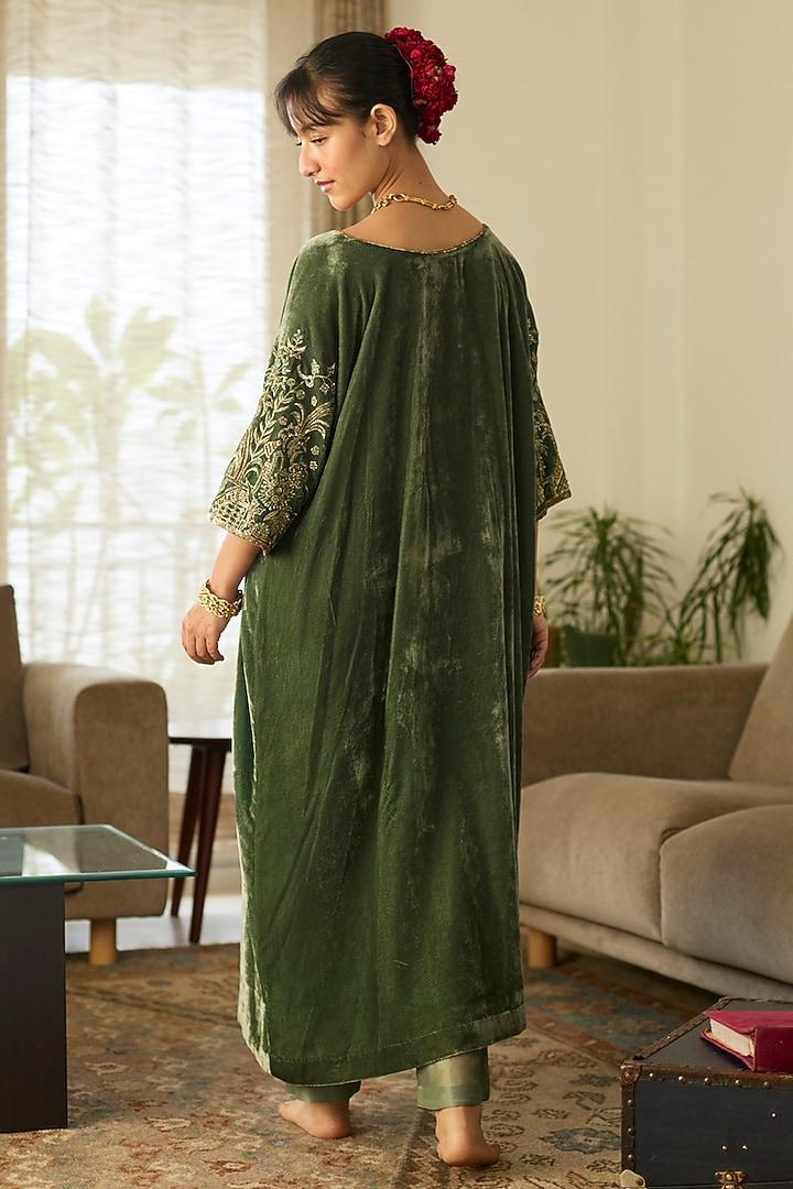 Green Velvet Hand Embroidered Kaftan Set by Sarang Kaur at Pernia's Pop Up Shop