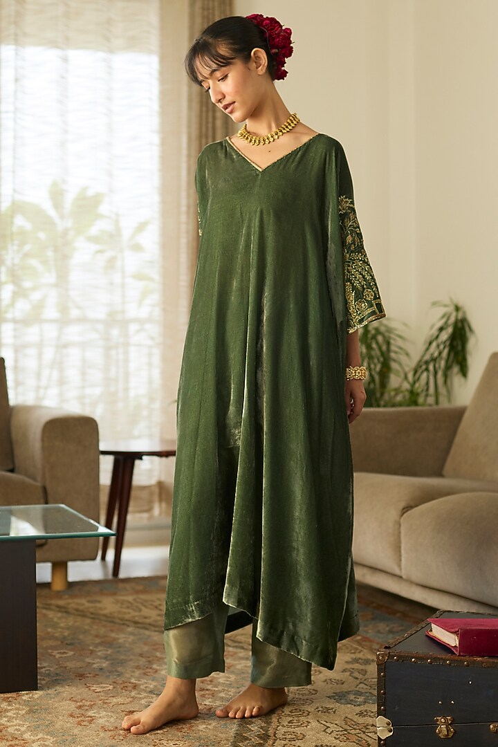 Green Velvet Hand Embroidered Kaftan Set by Sarang Kaur at Pernia's Pop Up Shop