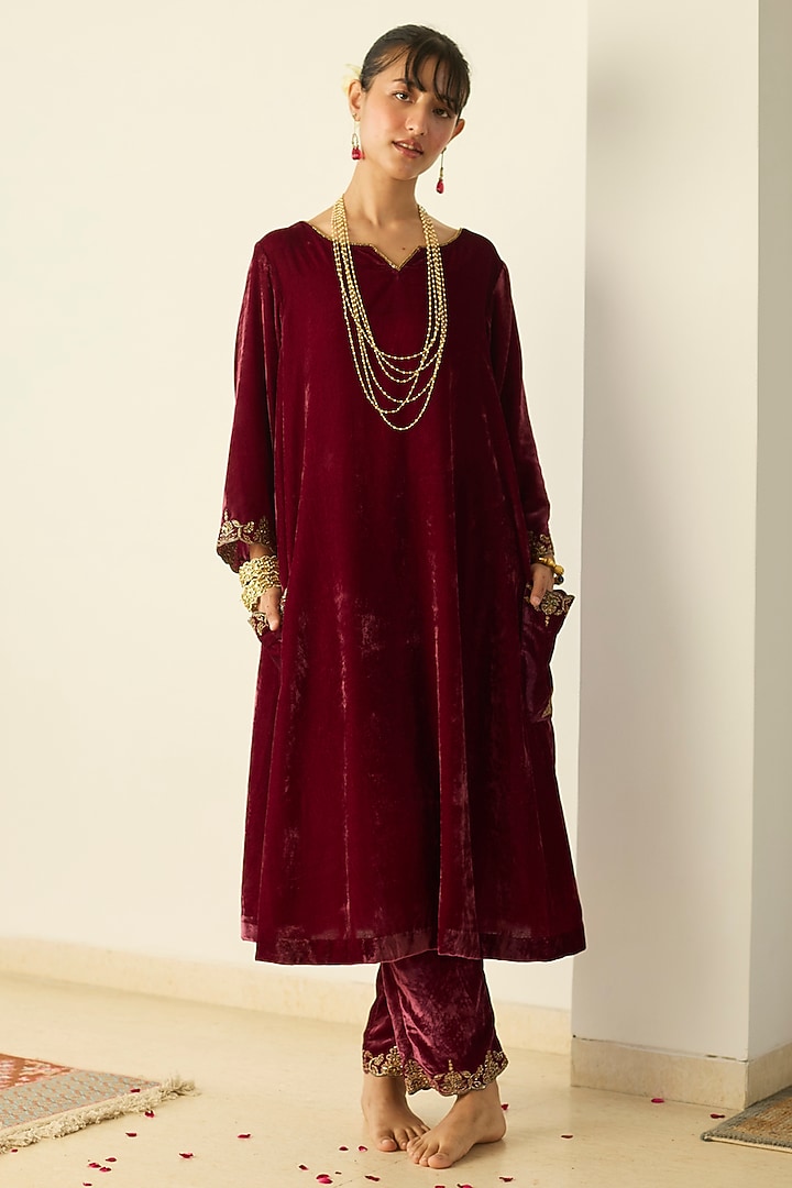 Pink Velvet Hand Embroidered Kurta Set by Sarang Kaur at Pernia's Pop Up Shop