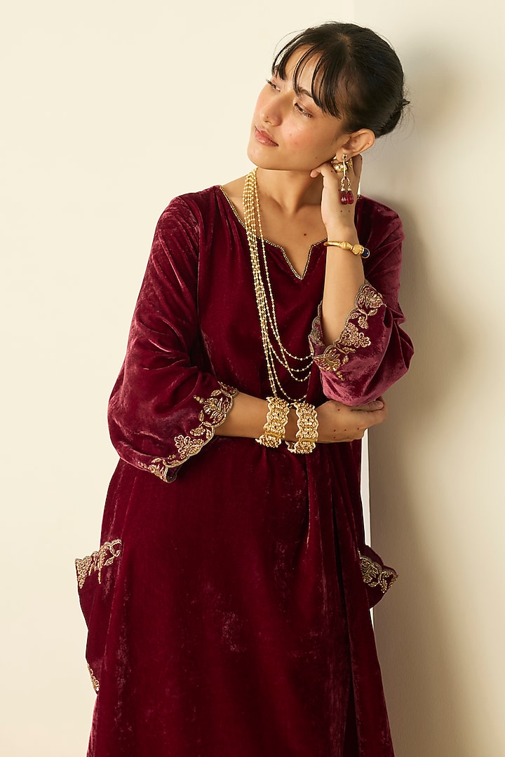 Pink Velvet Hand Embroidered Kurta Set by Sarang Kaur at Pernia's Pop Up Shop